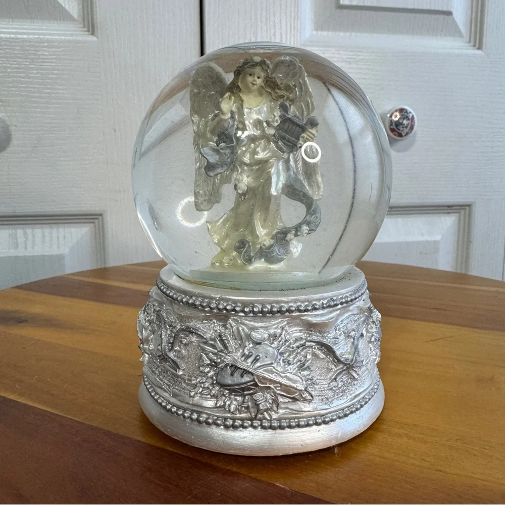 San Francisco Music Box silver bells angel snow‎ globe